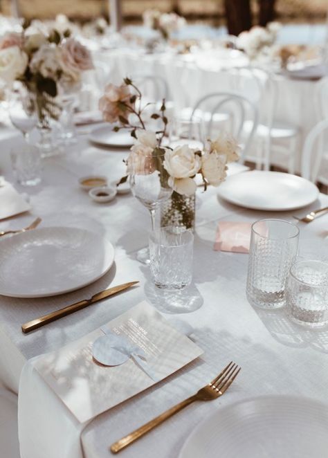 Tafel Decor, Garden Wedding Venue, Neutral Wedding, Wedding Table Decorations, Wedding Table Settings, Wedding Tablescapes, Minimalist Wedding, Reception Decorations, Decoration Table