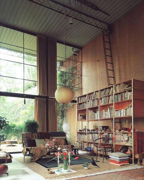 In Residence: Icon 📚  The Eames House, Los Angeles ⁠ ⁠ This landmark mid-century house was designed and constructed in 1949 by husband-and-wife Charles and Ray Eames to serve as their home and studio 💚⁠ ⁠ Tap the link to watch the Eames's film 'View from the People Wall' on NOWNESS 👀⁠ Eames House Interior, Pollo Tropical, Eames House, Case Study Houses, Charles And Ray Eames, Welcome To My House, Weekend House, Charles & Ray Eames, Charles Eames