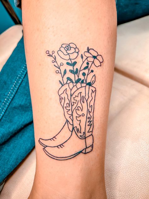 Mandalas, Cowboy Boot With Flowers Tattoo, Tennessee Tattoos, Tennessee Tattoo Ideas, Embroidery Stencils, Endless Tattoo, Tennessee Tattoo, Boot Tattoo, Cowboy Boot Tattoo