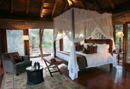 Pumba Bush Lodge Chalet in South Africa - my dream honeymoon Safari Lodge Design, African Colonial Style, Safari Style Interior, Safari Bedroom, Canopy Bed Ideas, Lodge Bedroom, Bush Lodge, African Interior Design, Lodge Design