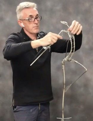 How to Make a Wire Sculpture by Robin Wight of FantasyWire Armature Sculpture, Robin Wight, Chicken Wire Sculpture, Fairy Sculpture, Tre Kunst, Fantasy Wire, Wire Fairy, Wire Art Sculpture, Bijoux Fil Aluminium