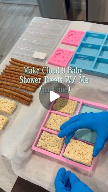 Creative Cravings 👩🏽‍🍳🍫 on Instagram: "Watch Me Make Cloud 9 Treats ⛅️👶🏼🍼 #clouds #cloudnine #cloud9 #babyshower #babyshowerideas #babyboy #babyshowertreats #smallbusiness #showwhatyoursmallbusinesssells #chocolatecoveredpretzels #chocolatecoveredmarshmallows #chocolatecoveredricekrispies #treatmaker #pretzelrods #dessertcups #cheesecakecups #strawberrycrunch #treattable #supportsmallbusiness #explore #explorepage #dessert #jacksonville #jacksonvilletreats #jacksonvilletreatmaker #cupcakes #cake #cakedecorating #blackowned #blackownedbusiness" Cloud Dessert Table, Gender Reveal Treats, Gender Reveal Dessert, Cloud Cupcakes, Safari Cupcakes, Baby Shower Sweets, Cloud Cake, Cheesecake Cups, Chocolate Covered Marshmallows