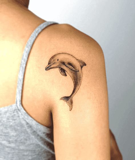 Tattoo Falling, Dolphin Tattoo Ideas, Dolphin Tattoo Meaning, Dolphin Tattoos, Back Tattoo Women Spine, Tattoos Masculinas, Dolphin Tattoo, Tattoo Over Scar, Long Lasting Temporary Tattoos