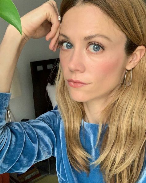 Rosalee Calvert, Claire Coffee, Portraits Female, Hazel Hair Color, Coffee Instagram, Hair Color Light Brown, Light Hair Color, Flawless Beauty, Social Interaction