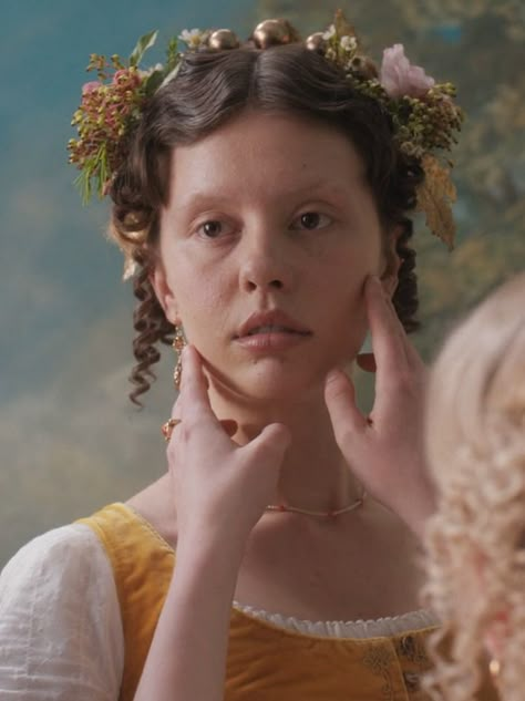 Mia Goth and Anya Taylor-Joy in Emma. - 2020 Emma Costumes, Harriet Smith, Emma 2020, Emma. 2020, Mia Goth, Anya Taylor Joy, Art Masters, Iconic Women, Jane Austen