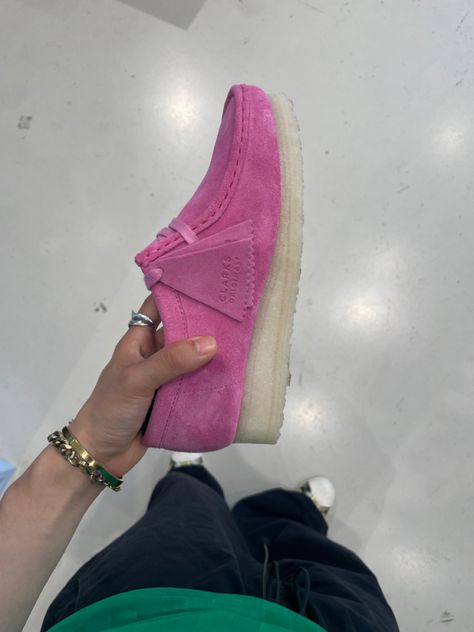 Pink Clarks Shoes Outfit, Clarks Shoes Outfit, Shoes Rotation, Clarks Outfit, Clog Outfit, Fresh Shoes, Fashion Mood Board, Swag Shoes, Pink Shoes