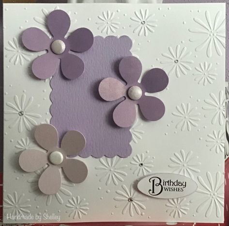 Background Flowers embossing folder by Leane Creatief. Die-cut flowers, candi and greeting by Craftwork Cards. Background Flowers, Craftwork Cards, Embossing Folders, Embossing Folder, Cut Flowers, Handmade Cards, Making Ideas, Cards Handmade, Card Making