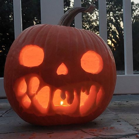 pumpkin pumpkin Pumkin Decorate Ideas Scary, Curve Pumpkin Ideas, Easy Cool Pumpkin Carving, Craving Pumkins Ideas, Album Cover Pumpkin Carving, Bug Pumpkin Carving, Jackolantern Ideas Simple, Funky Pumpkin Carving Ideas, Double Pumpkin Carving Ideas