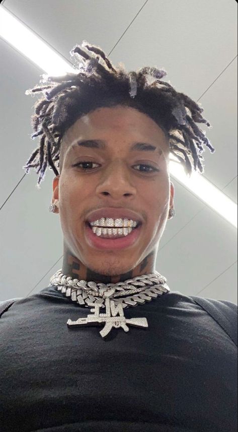 NLE Choppa Wallpaper Now Choppa Wallpaper, Black Guy Wallpaper, Nle Wallpapers, Nle Choppa Wallpaper Iphone, Nle Choppa Pfp, Nle Chappa, Nle Choppa Aesthetic, Nle Choppa Wallpaper, Boy Outfits Aesthetic