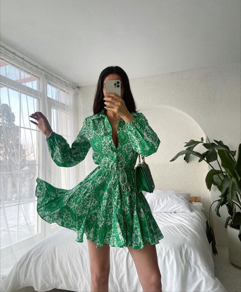 YASMÍN🌸’s Instagram profile post: “1? 2?💚💚” Zara Floral Print Dress, Short Shirt Dress, Mini Homecoming Dresses, Zara Woman Dress, Green Paisley, Mini Skater Dress, Paisley Floral, Dress Shirts For Women, Mini Shirt Dress