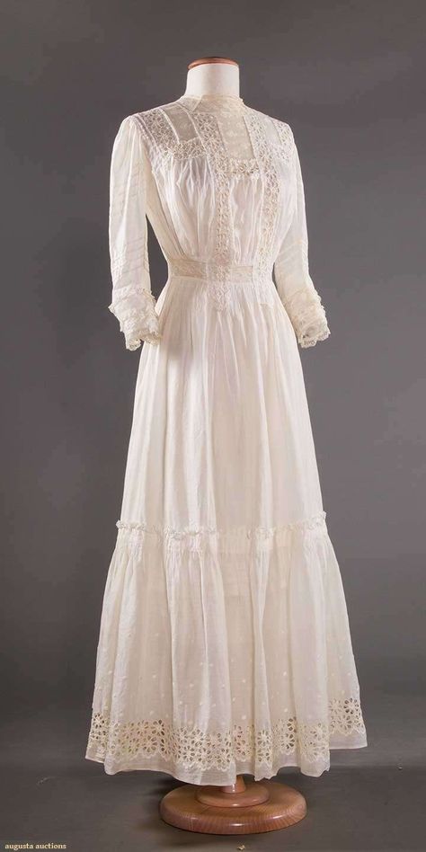 Auctions by Date Modern Edwardian, Edwardian Tea Dress, 1909 Fashion, Mother Cain, Edwardian Gowns, Edwardian Wedding, 1870s Fashion, Lingerie Gown, Tea Gown