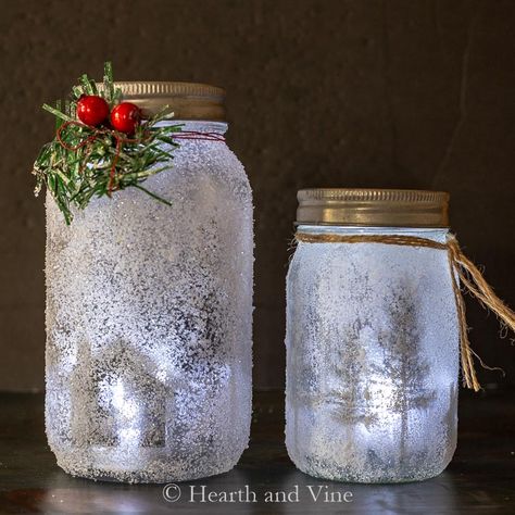 How to Make Mason Jar Luminaries for the Holidays Luminary Diy, Mason Jar Christmas Crafts, Mason Jar Luminaries, Pint Mason Jars, Diy Mason Jar, Jar Art, Christmas Mason Jars, Mason Jar Crafts Diy, Christmas Jars