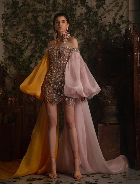 #wedluxe #wedluxemagazine #gold #rose #orange #georgeshobeika #hautecouture #jewelled #floral Georges Hobeika, Dream Costume, Boutique Boho, Couture Mode, فستان سهرة, Cheongsam Dress, Couture Gowns, Mode Inspiration, Couture Collection