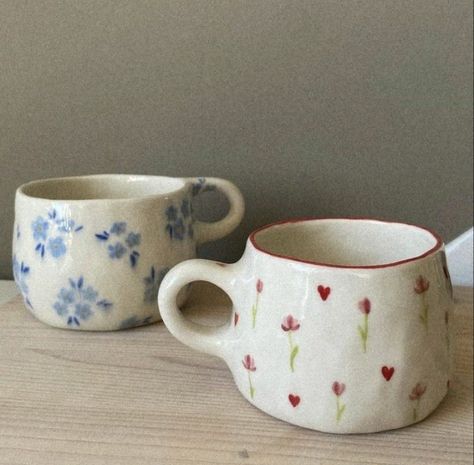 Simple Mug Painting Ideas, Mug Designs Painted, Pottery Mug Designs, Ceramic Painting Ideas Mugs, Color Me Mine Ideas Inspiration, Harriet Kilpatrick, Ceramic Cafe, Diy Pottery Painting, Color Me Mine