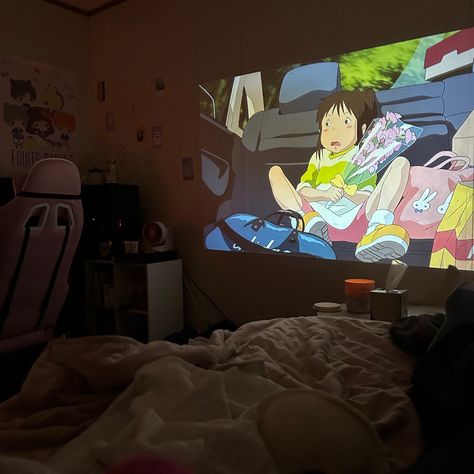 #Anime #SpiritedAway #Japanese #Projector #room #bedroom #projectorscreen #coquette #kawaii #aesthetic #Gamer #pinkroom #pink Aesthetic Japanese Bedroom, Shoujo Bedroom, Projector Room, Anime Bedroom, Daybed Room, 2024 Bedroom, Japanese Bedroom, Coquette Kawaii, Otaku Room