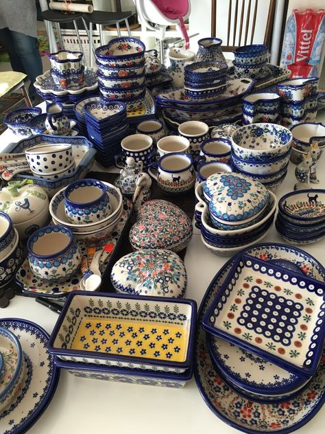 Novelty Teapots, Blue White Decor, Antique Dishes, Polish Pottery, White Decor, Pottery Painting, Serving Dishes, Home Decor Items, Household Items