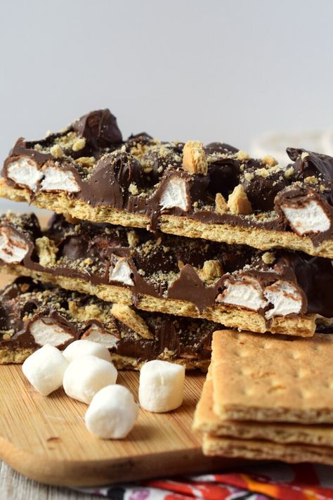 S’mores Bark – Mildly Meandering Recipes With Marshmallows And Graham Crackers, S’mores Candy Bark, Christmas Smores Bark Recipe, S’more Chocolate Bark, Recipes With Graham Crackers And Marshmallows, S’mores Bark Recipe, S’mores Christmas Bark, No Bake Marshmallow Treats, Mini Marshmellow Recipes Desserts