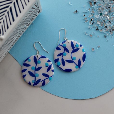 Painting On Earrings, Earing Painting Ideas, Earrings Painting, Painting Earrings, Wood Jewelry Diy, Precious Metal Clay Jewelry, Diy Jewelry Set, Terracotta Jewellery Designs, Handmade Rakhi