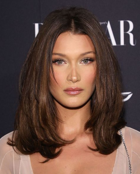 Bella Hadid dyed her hair chocolate brown ahead of the 2018 Victoria's Secret Fashion Show. See the model's new hair color here. Bella Hadid Hair, Haircuts For Medium Hair, Hot Hair Styles, Irina Shayk, Brunette Hair, Aesthetic Hair, Layered Hair, Bella Hadid, Hair Highlights