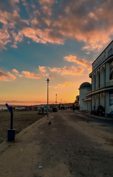 Bournemouth Aesthetic, Portsmouth England Aesthetic, Bournemouth Beach Aesthetic, Uk Sunset, Newborough Beach, Arts University Bournemouth, Bournemouth England, Bournemouth Beach, Uk Places