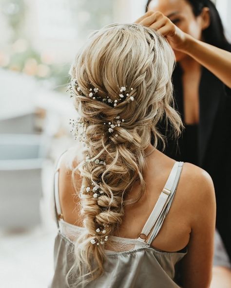 Braided Hairstyles For Wedding The Bride, No Vail Wedding Hair Headpieces, Bride Hairstyles For Backless Dress, Wedding Day Braids Hairstyles, Boho Wedding Hair Veil, Long Hairstyles For Bride, Classic Glam Wedding Hair, Bride Beach Wedding Hair, Romantic Wedding Braid