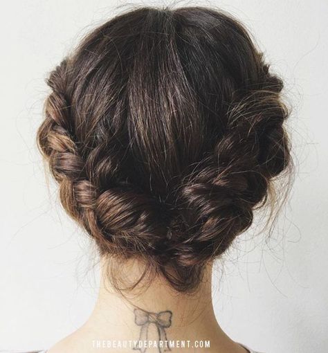 5 hairstyles you COULD do in the car if you were late... Cute Braided Hairstyles, Short Braids, Halo Hair, Braid Hair, Super Long Hair, Penteado Cabelo Curto, Trending Hairstyles, Braided Updo, Braids For Short Hair