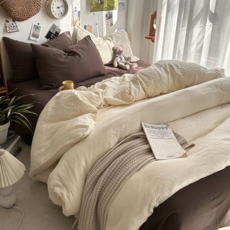 Brown Bed Sheets Aesthetic, Cute Bed Spreads Aesthetic, Bedding Ideas Brown, Brown Bed Aesthetic, Cute Bedding Aesthetic, Comforter Sets Aesthetic, Cream Bed Sheets, Bedrooms Dark, Earthy Tones Aesthetic