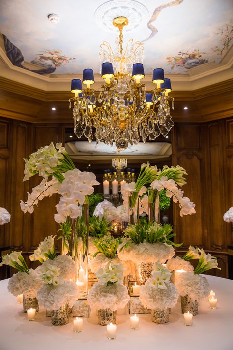 Hotel Flower Arrangements, Jeff Leatham, Hotel Flowers, Flower Installation, Event Design Inspiration, Paris Photo, Beautiful Flower Arrangements, Nature Wedding, Wedding Magazine