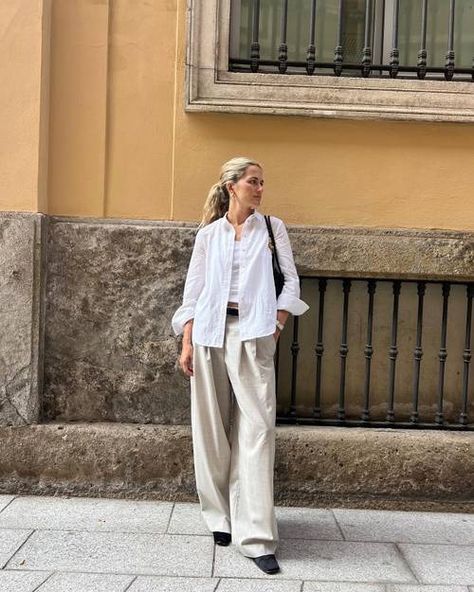 20 Easy and Chic Travel Outfits to Pack for 2024 | Who What Wear Jeans Travel Outfit, Easy Travel Outfits, Chic Travel Outfit, White Tee Jeans, Matching Sweatsuit, Shaggy Jacket, Tory Burch Tunic, One Suitcase, White Cotton Skirt