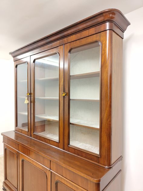 Glass Cupboard Design, Glass Showcase Cabinet, Showcase Design Furniture, Cupboard With Glass Doors, Wooden Showcase, Crockery Cabinet Design, Wooden Cupboard Design, Showcase Designs, Crockery Unit Design