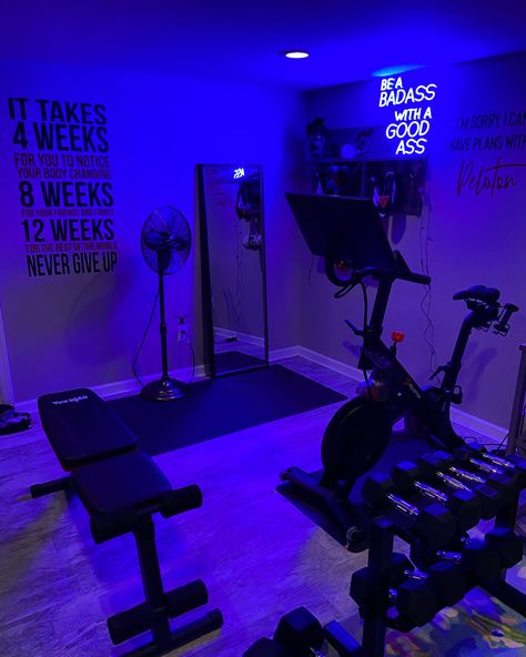 Workout Area At Home, Mini Gym Room At Home, Gym At Home Decor, Peloton Basement Gym, Garage At Home Gym, Workout Setup At Home, Best Home Gym Setup Basement, At Home Gym And Office, Home Workout Room Aesthetic