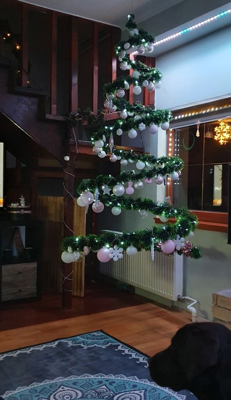 Diy Floating Christmas Tree, Pohon Natal Aesthetic, Spiral Christmas Tree Diy, Christmas Tree Hanging From Ceiling, Industrial Christmas Tree, Grinch Aesthetic, Tree Theme Ideas, Christmas Tree Grinch, Christmas Tree Theme Ideas