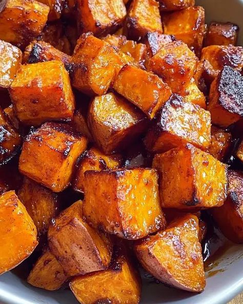 Caramelized Maple Cinnamon Roasted Sweet Potatoes Cinnamon Roasted Sweet Potatoes, Maple Glazed Sweet Potatoes, Bacon Bites, Sweet Potato Side Dish, Sweet Potato Sides, Glazed Sweet Potatoes, Meat Free Monday, Roasted Brussels Sprouts, Maple Glaze