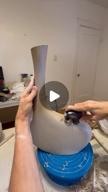 Ceramics Videos on Instagram: "Ceramic sculpture by @shayne.berlin.ceramics" Ceramics Easy Ideas, Ceramic Art Tutorials, Ceramics Sculpture Ideas, Sculpture Techniques Clay, Ceramic Sculpture Abstract, Ceramic Art Inspiration, Clay Art Projects Sculpture, Pottery Sculpture Ideas, Ceramic Sculpture Ideas