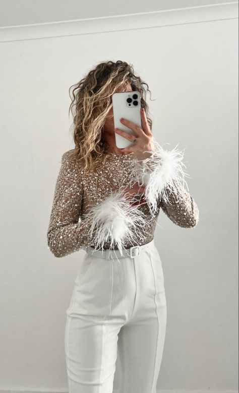 All White Nye Outfit, Sparkling Top Outfit, Silver And Gold Outfit Ideas, Sequence Outfit Ideas, White Winter Party Outfit, Sparky Outfit, Glam Winter Outfits, Glitter Pants Outfit Night Out, Sparkly Holiday Outfit