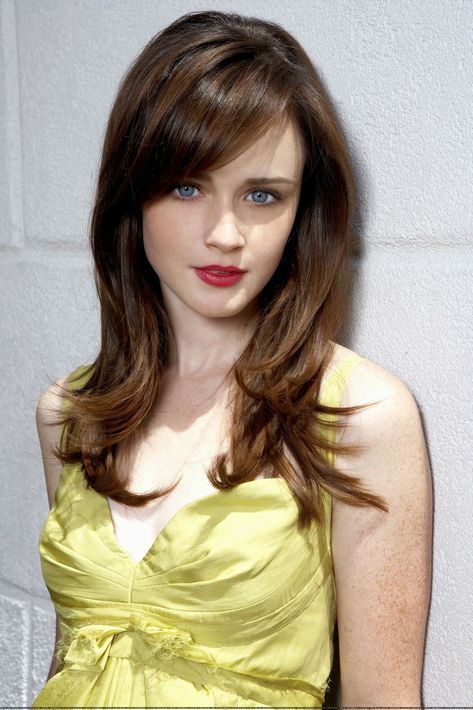 Alexis Bledel HD Wallpapers | HD Images of Alexis Bledel - HD Photos Gilmore Girl, Alexis Bledel, Vivien Leigh, Side Bangs, Salma Hayek, Hair Envy, Curly Hairstyle, Bob Hairstyle, Brazilian Hair