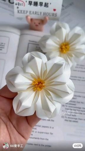 Easy Diy Gift Ideas For Friends, Origami Hibiscus Flower, Cool Ways To Fold Paper, Origami For Crush, Origami Card Ideas, Printer Paper Crafts, Paper Crafts For Friends, Diy Asthetics Crafts, Tiy Diy Ideas