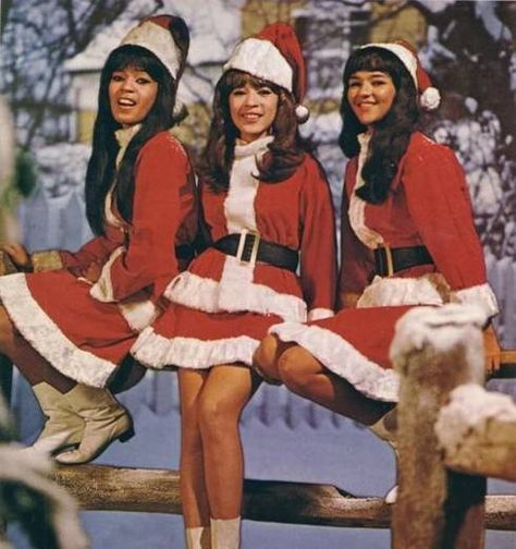 Historical Christmas, Ronnie Spector, The Ronettes, Vintage Black Glamour, Frosty The Snowmen, Sleigh Ride, Christmas Mood, Christmas Song, Christmas Music