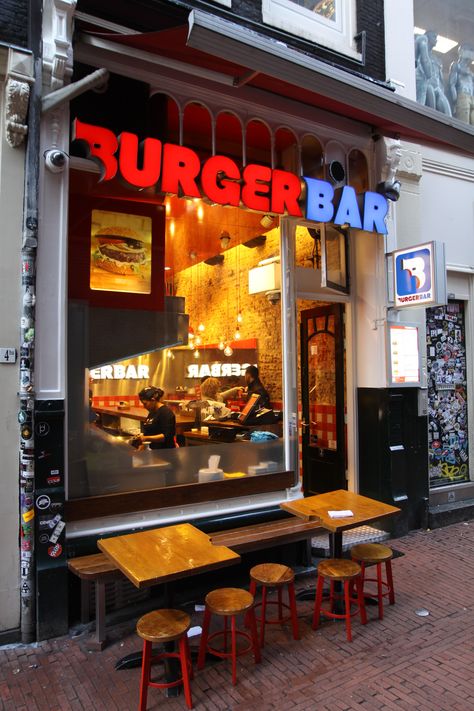 Burger Restaurant Design, Fast Food Restaurant Design, Crazy Burger, Burger Kitchen, Burger Van, Local Burger, Burger Stand, Hamburger Restaurant, American Burgers