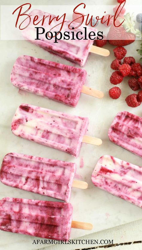 Homemade Popsicles Healthy, Popcicles Recipes, Summer Popsicle Recipes, Yogurt Popsicle Recipes, Fruit Popsicle Recipes, Homemade Fruit Popsicles, Berry Popsicles, Healthy Popsicle Recipes, Berry Yogurt