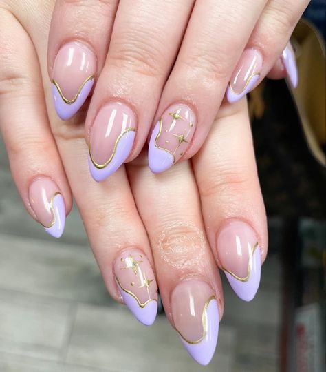 Purple And Gold French Tip Nails, Lavender And Gold Nails, Nail Designs Lavender, Purple And Gold Nails Designs, Lila Nails, Elegant Touch Nails, Ideas Uñas, Golden Nails, Gold Nail Designs