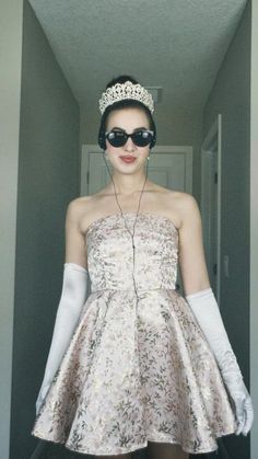 35+ '90s Fashion Trends That We Never Thought Would Be Fashionable Again, But They Are Princess Of Genovia, Iconic Halloween Costumes, Classy Halloween Costumes, 90s Costume, Pretty Halloween Costumes, Pretty Halloween, Disney Halloween Costumes, Trendy Halloween Costumes, Princess Diaries