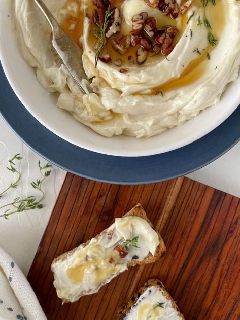 Honey Whipped Goat Cheese, Whipped Cheese, Honey Appetizers, Whipped Feta Dip, Goat Cheese Dip, Goat Cheese Appetizer, Baked Goat Cheese, Whipped Goat Cheese, Sheep Cheese