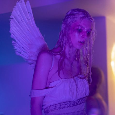 Euphoria Jules, Jules Euphoria, Jules Vaughn, Hunter Schafer, Angel Costume, Beauty Looks, The Meaning, The Beauty, Angel