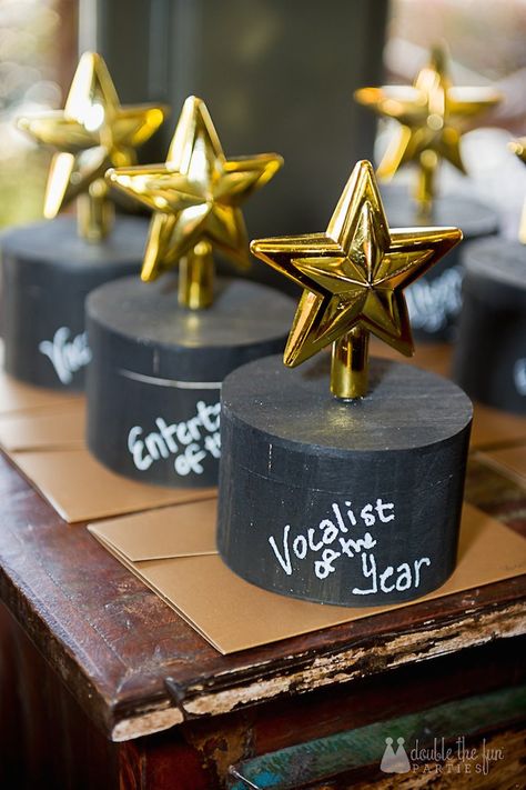 Country Music Awards Karaoke Party                                                                                                                                                                                 More Karaoke Party Favors, Karaoke Night Ideas, Music Party Ideas, Fun Centerpieces, Cruiser Ship, Bolo Musical, Party Ideas Food, Deco Cinema, Pop Star Party