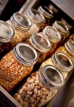 Mason Jar Pantry, Jar Pantry, Mason Jar Kitchen, Quart Size Mason Jars, Canning Food Preservation, Canned Food Storage, Canning Tips, Kitchen Organization Diy, Decor Ikea