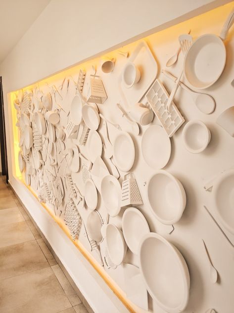 Restaurant Review - Z KITCHEN - LIFE WITH TWO TEES Wall Decor Design Restaurant, Staircase Wall Design, Restaurant Accessories, White Restaurant, Bakery Design Interior, Coffee Shop Interior Design, Coffee Shops Interior, Showroom Design, Cafe Wall