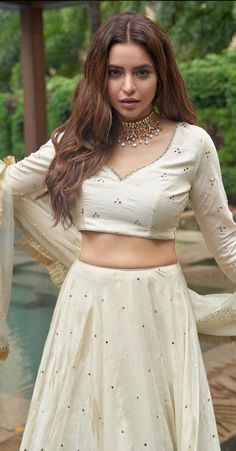 Onam Outfits Ideas Skirt And Top, Kasavu Frock, Kasavu Skirt And Top, Traditional Skirt And Top, Skirt And Top Outfits, Onam Outfits Ideas, Lehenga Simple, Onam Dress, Aamna Sharif