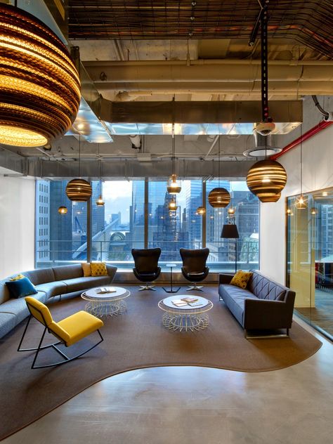 Designers made a visual connection to 1 WTC via a feature seating area. Photo by Eric Laignel Photography. Conde Nast Office, Nyc Office, Office Tour, Entertainment Center Decor, Contemporary Interior Design, Ikea Hacks, Luxury Decor, Office Interior Design, Unique Furniture