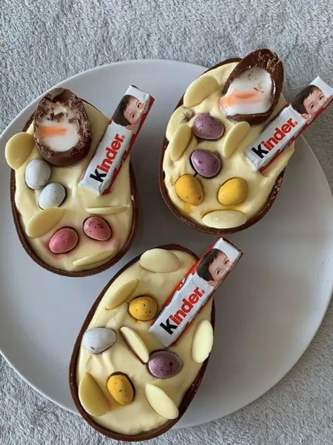 Easter Egg Dessert Ideas, Cheesecake Filled Easter Eggs, Easter Sleepover Ideas, Stuffed Easter Eggs, Filled Easter Eggs Ideas, Easter Sleepover, Cheesecake Eggs, Easter Egg Cheesecake, Easter Egg Dessert